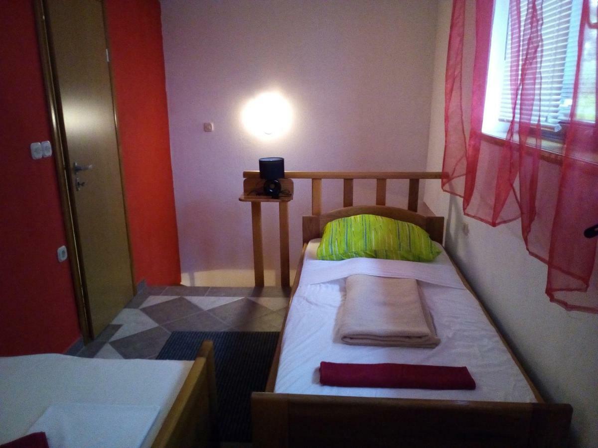 Studio Apartman Hrast Seline Zewnętrze zdjęcie