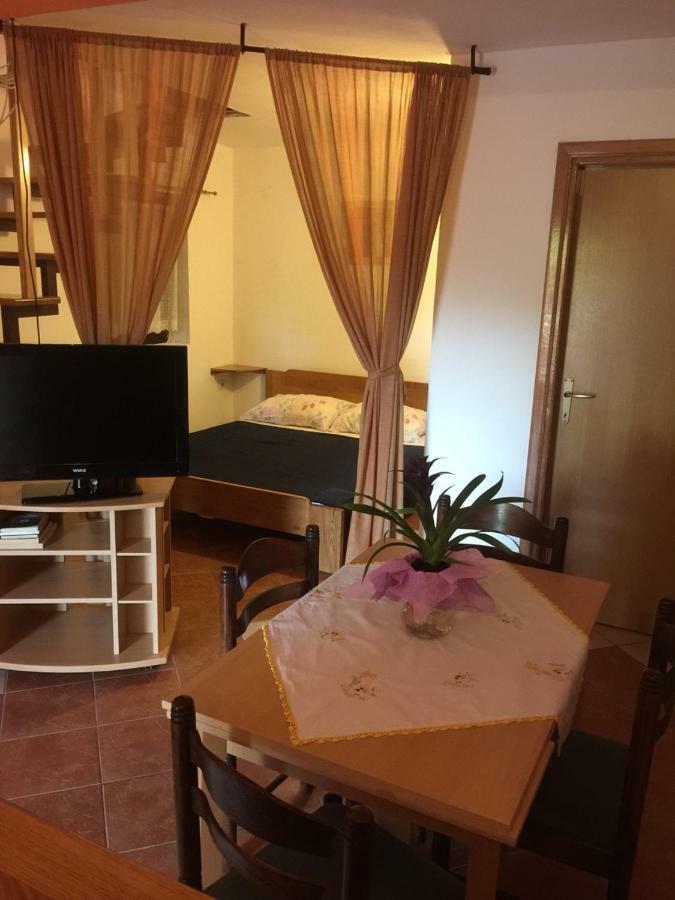 Studio Apartman Hrast Seline Zewnętrze zdjęcie